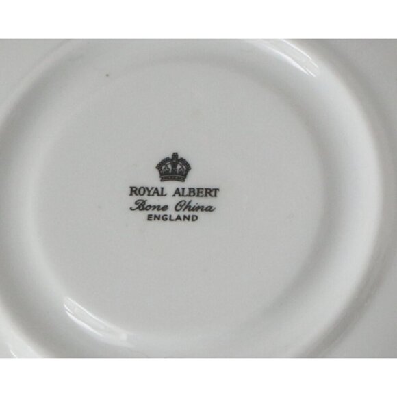 Vintage ROYAL ALBERT Bone China Teacup & Saucer Tea Cup Roses England Floral - Picture 6 of 6